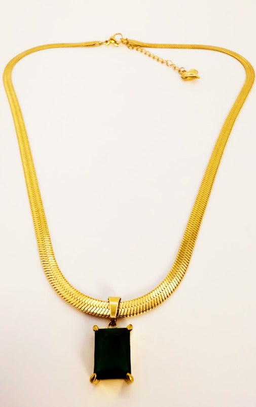Emerald embrace Green Necklace