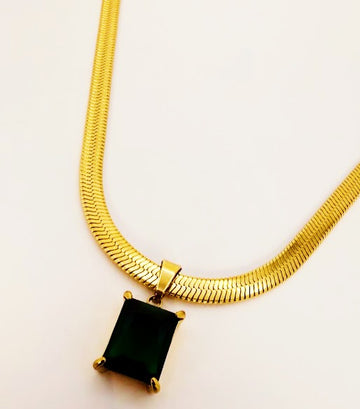 Emerald embrace Green Necklace