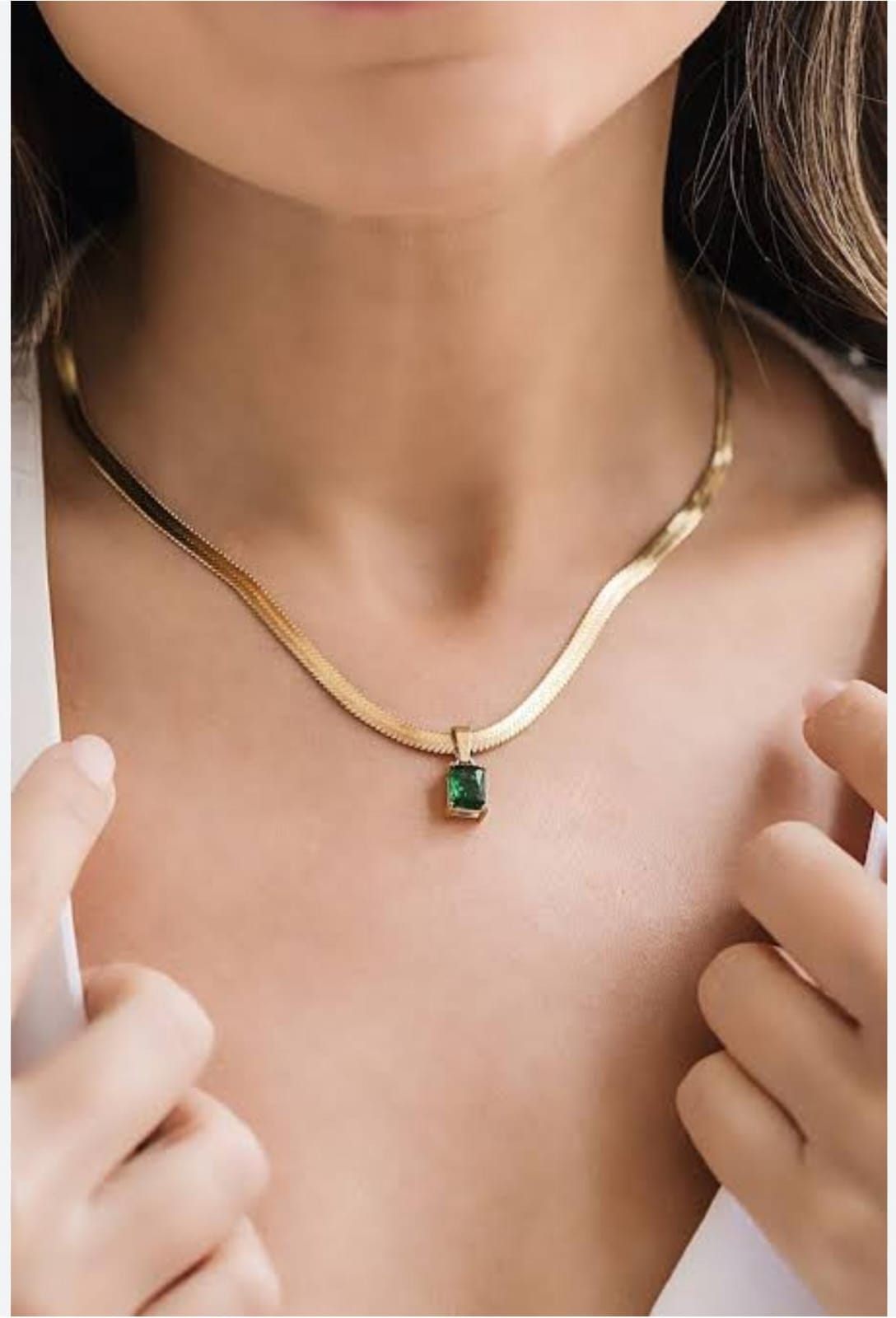 Emerald embrace Green Necklace