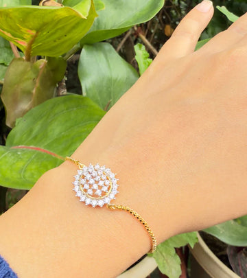 Mini Sparkle Earrings + Diva Drizzle Bracelet 18k gold plated